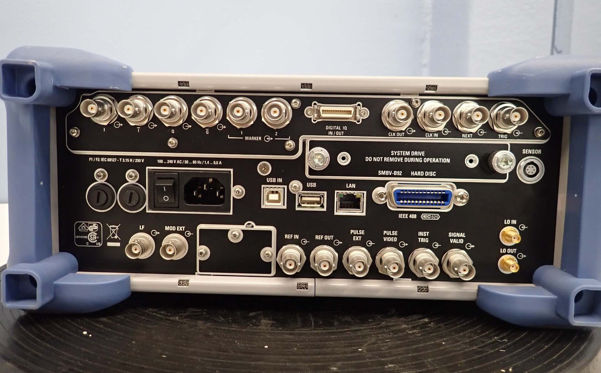 フォト（写真） 使用される ROHDE & SCHWARZ SMBV100A 販売のために