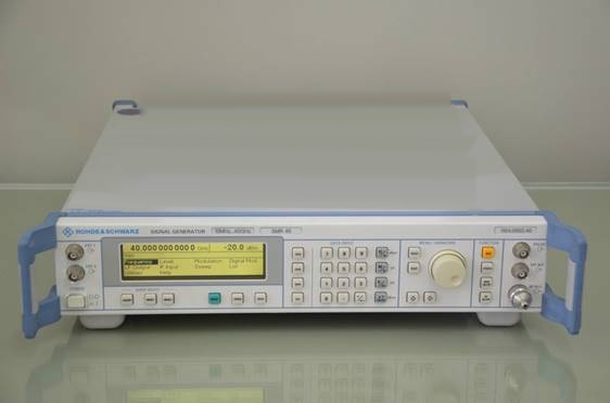 사진 사용됨 ROHDE & SCHWARZ SMR40 판매용