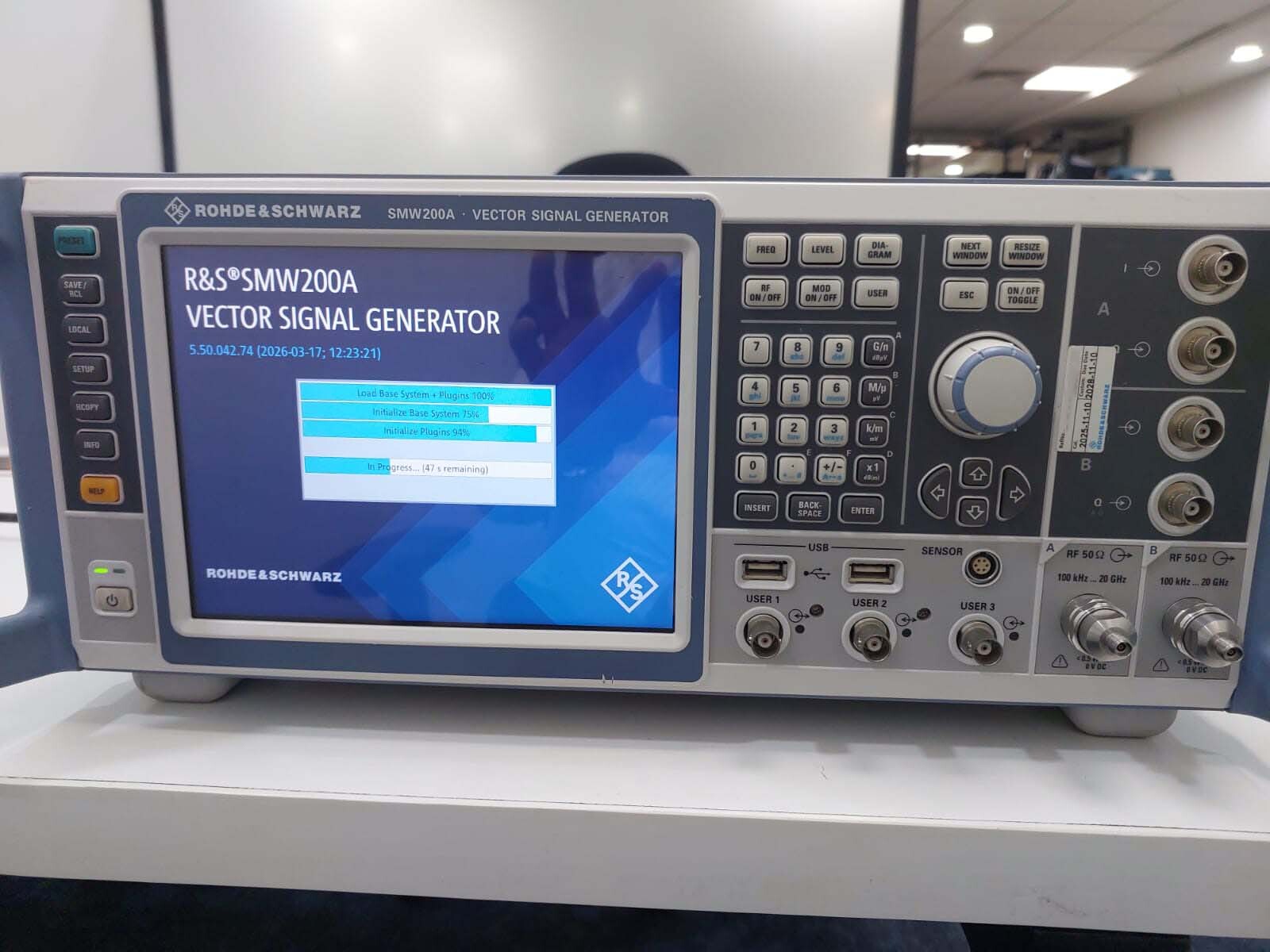 사진 사용됨 ROHDE & SCHWARZ SMW200A 판매용
