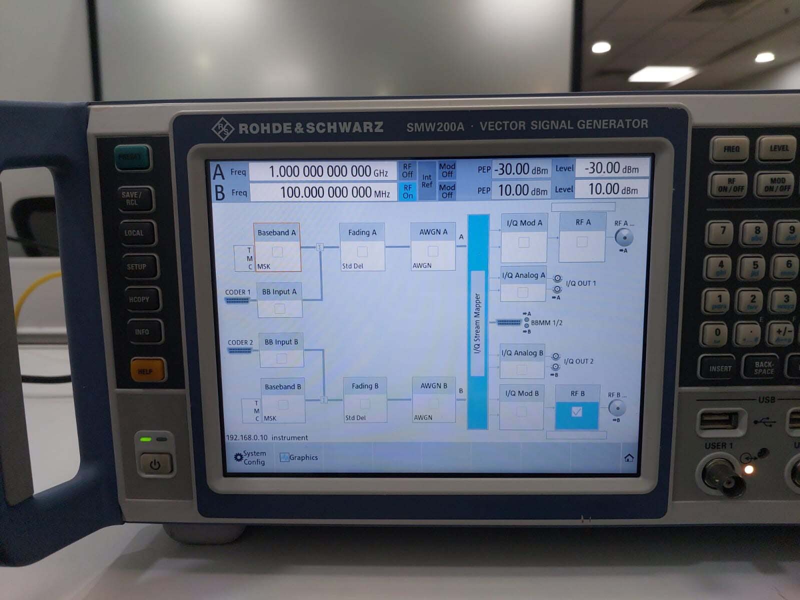 사진 사용됨 ROHDE & SCHWARZ SMW200A 판매용