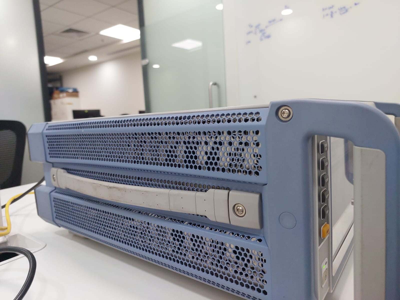 사진 사용됨 ROHDE & SCHWARZ SMW200A 판매용