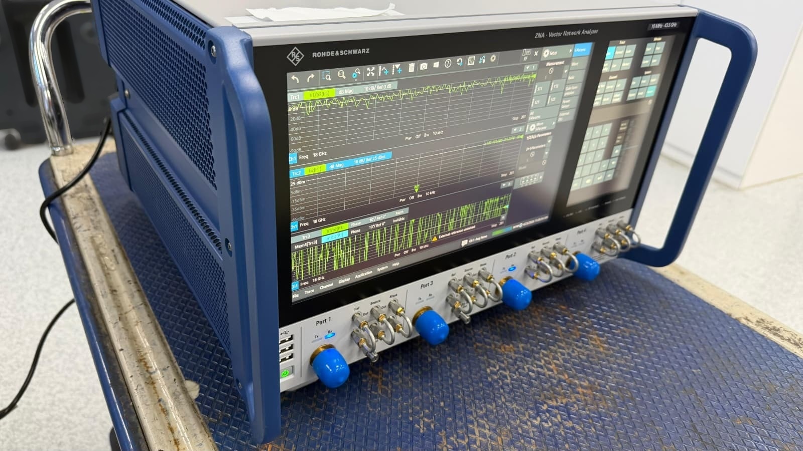 Photo Utilisé ROHDE & SCHWARZ ZNA43 À vendre