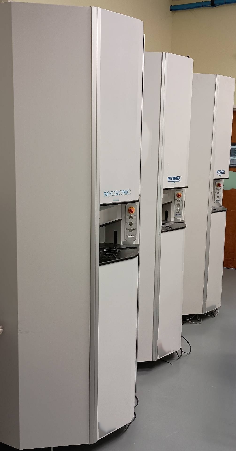 Foto Verwendet ROYOTECH SMD-Tower 200 Zum Verkauf