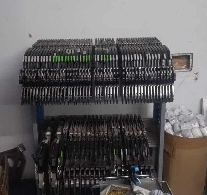圖為 已使用的 SAMSUNG Lot of feeders 待售