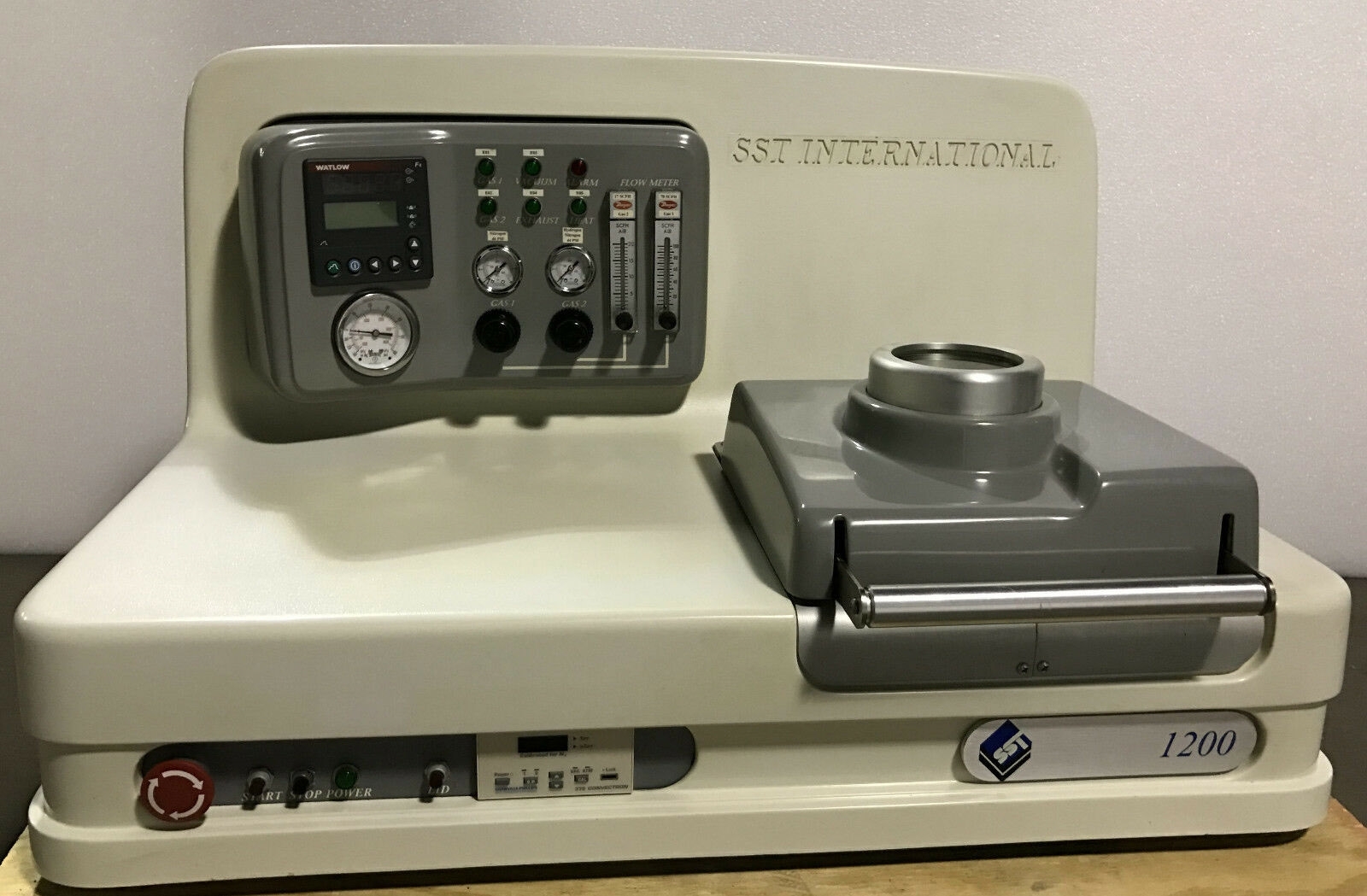 Foto Verwendet SCIENTIFIC SEALING TECHNOLOGY / SST 1200 Zum Verkauf