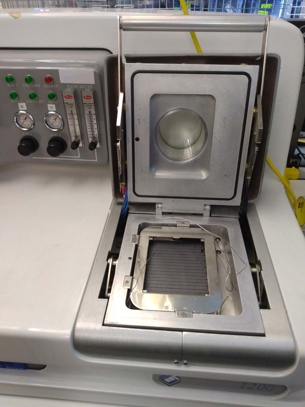 Photo Used SCIENTIFIC SEALING TECHNOLOGY / SST 1200 For Sale