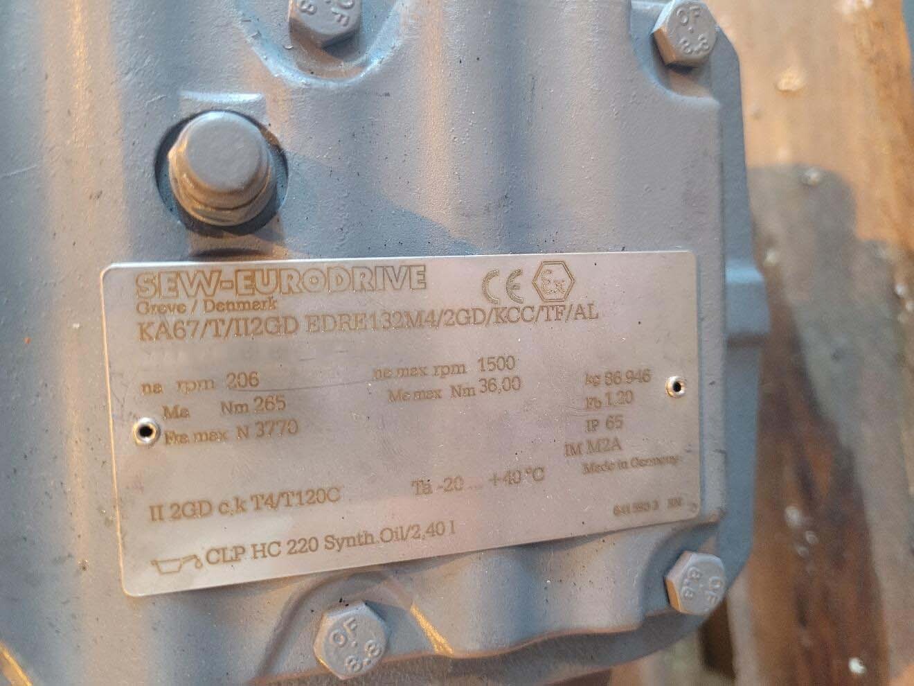 Photo Utilisé SEW EURODRIVE KA67 R37 / II2GD À vendre