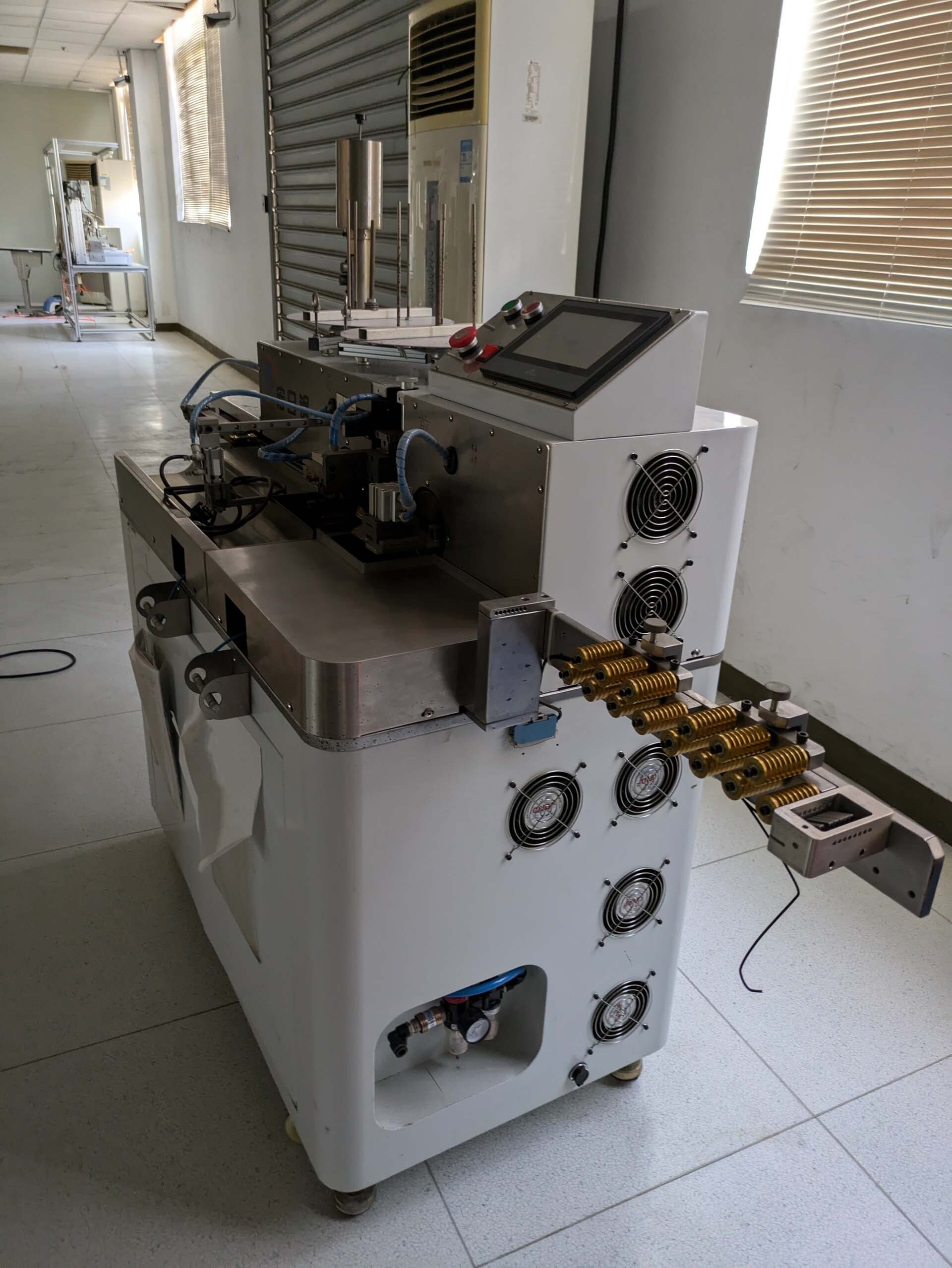 사진 사용됨 SHENZHEN Lot of equipment 판매용
