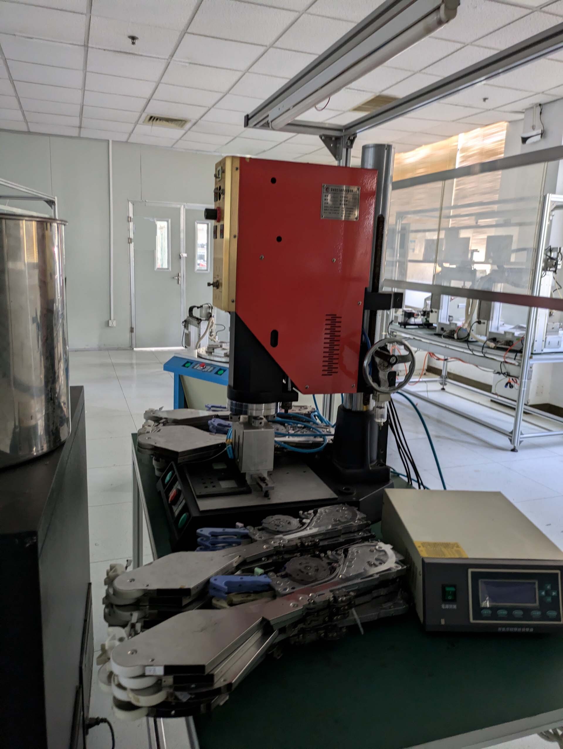 사진 사용됨 SHENZHEN Lot of equipment 판매용