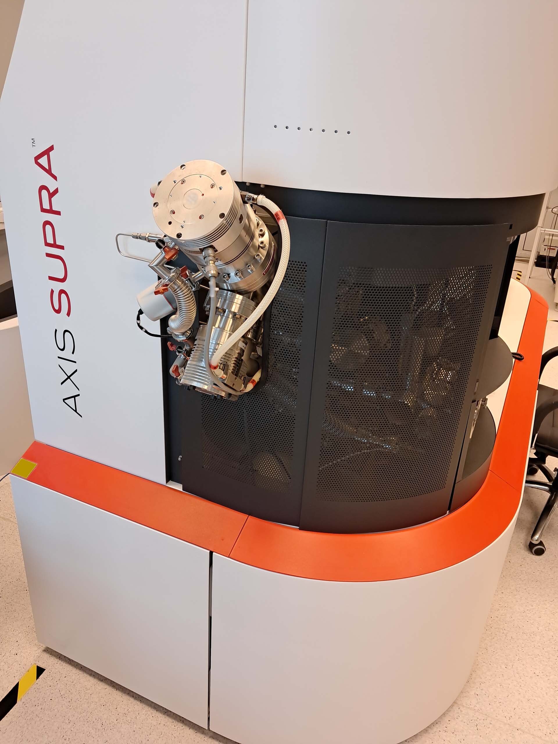 Photo Used SHIMADZU / KRATOS ANALYTICAL AXIS Supra For Sale