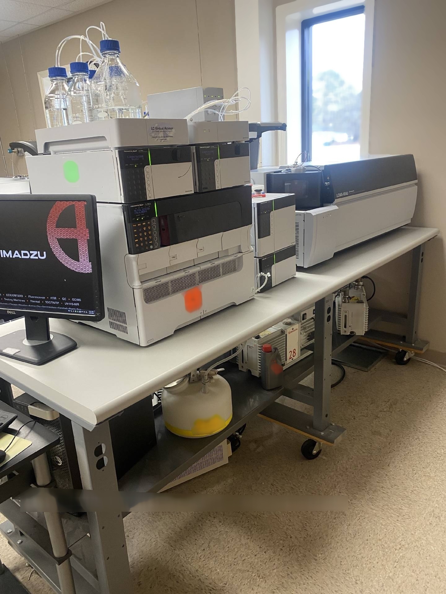 Photo Used SHIMADZU 8040 For Sale