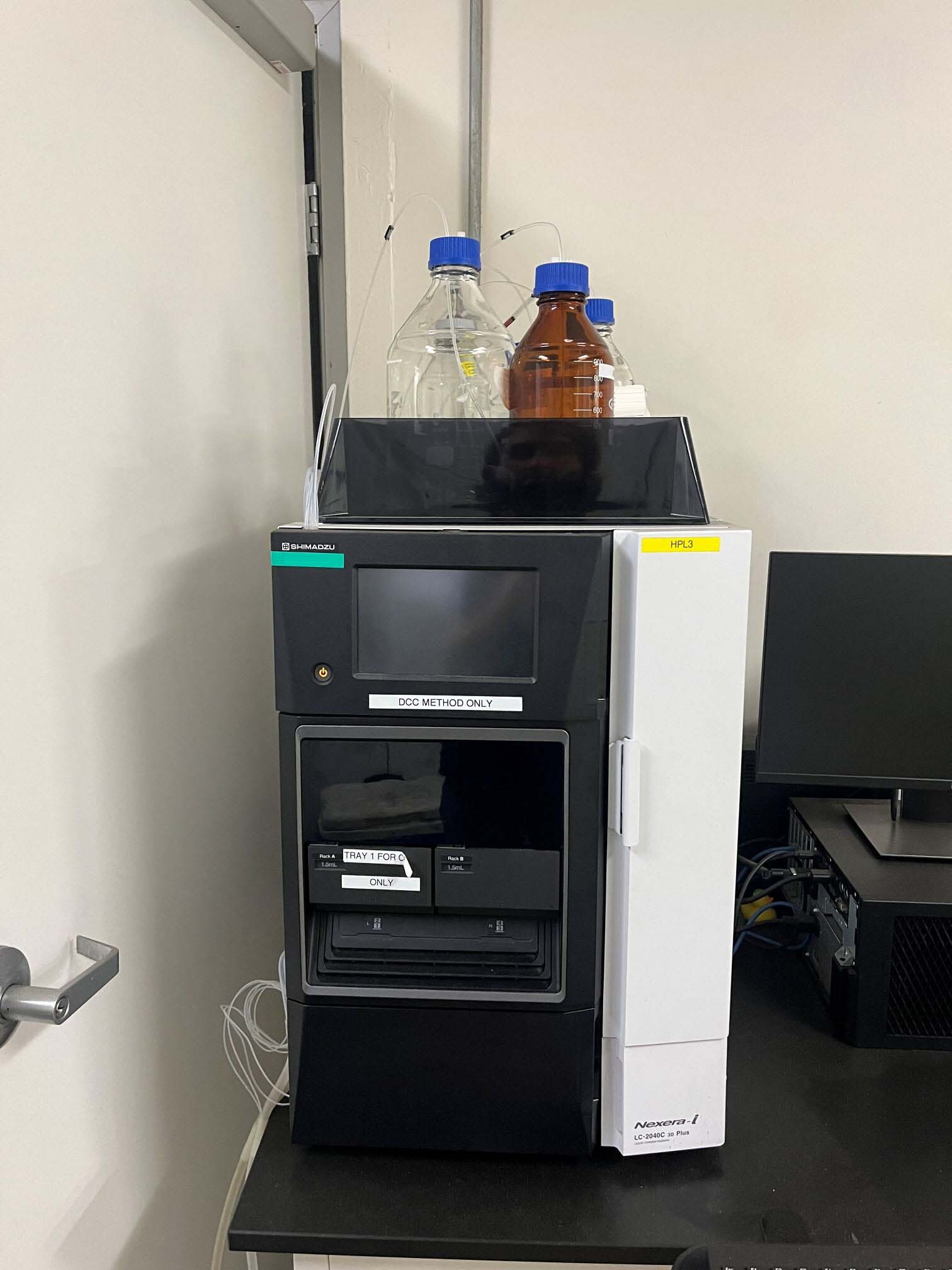 Photo Utilisé SHIMADZU 8060 À vendre
