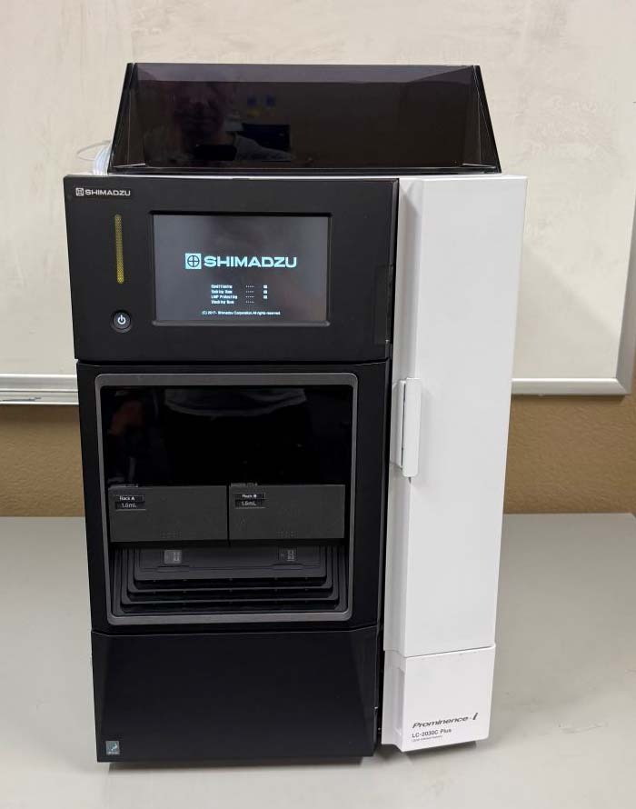Photo Utilisé SHIMADZU 8060 À vendre