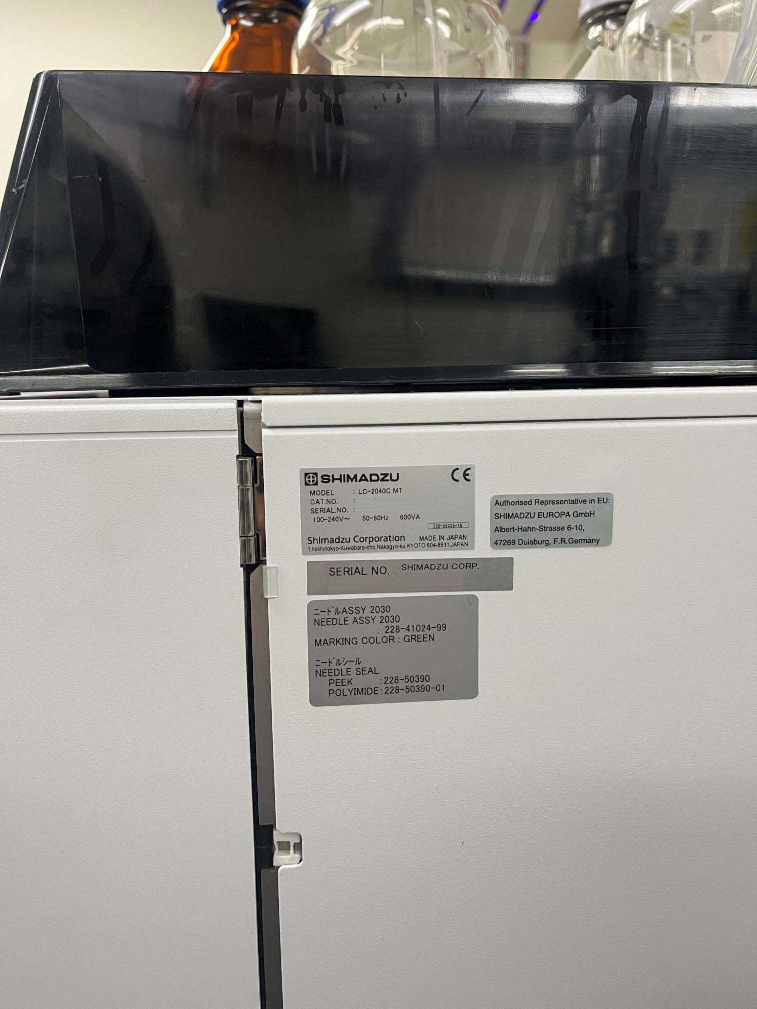 Photo Utilisé SHIMADZU 8060 À vendre