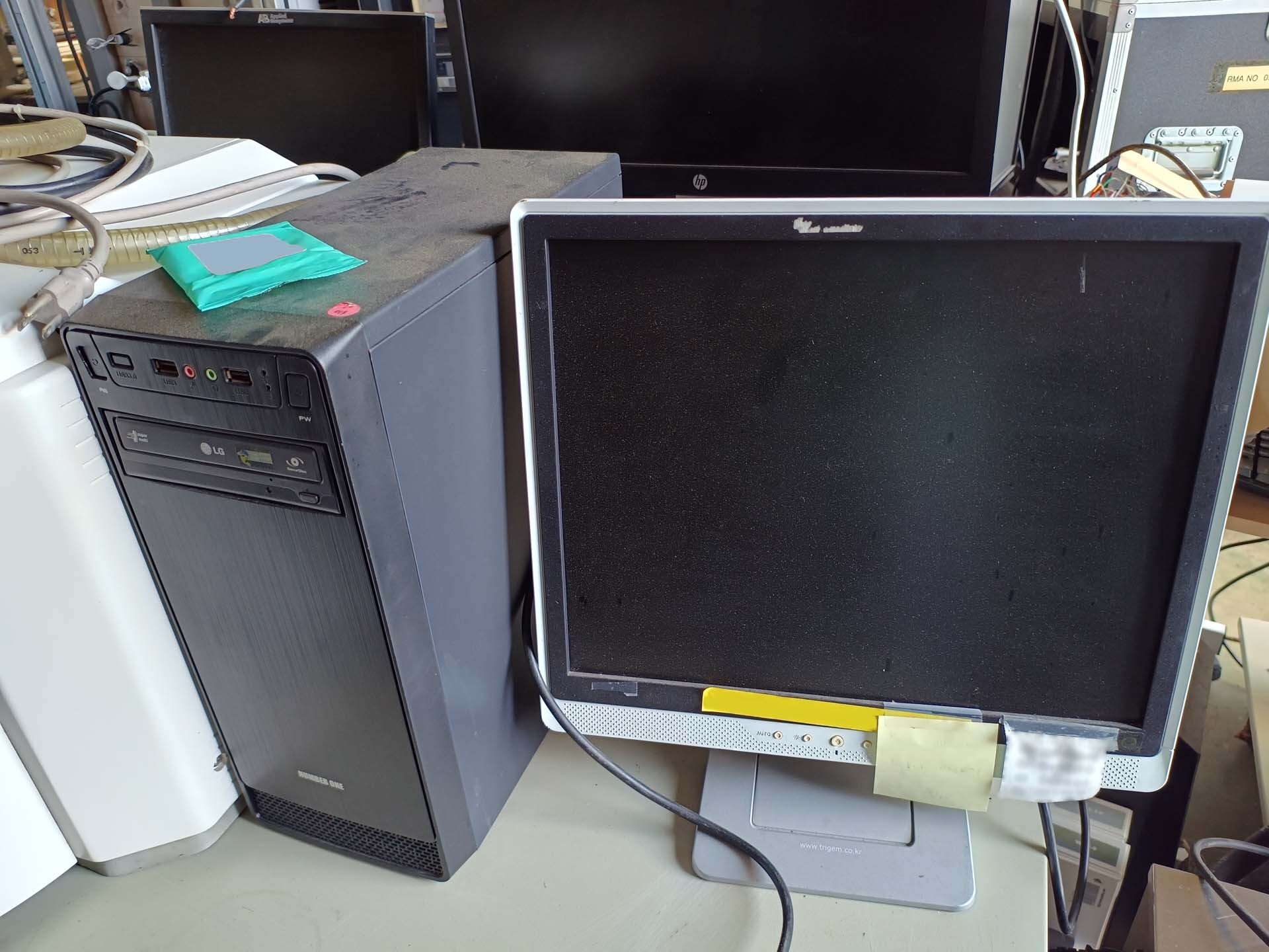 Foto Verwendet SHIMADZU EDX-700 Zum Verkauf