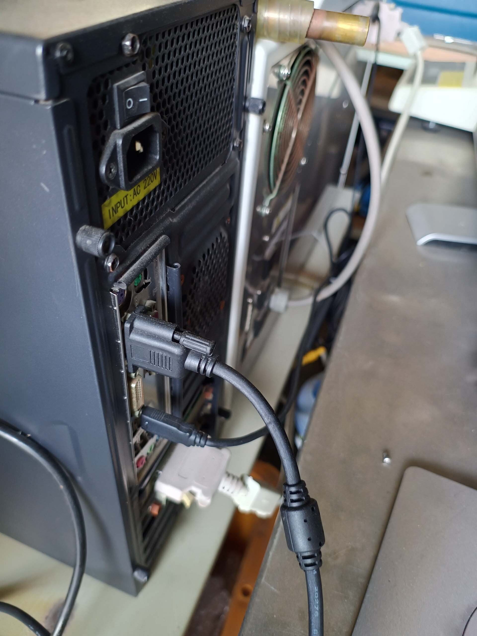Foto Verwendet SHIMADZU EDX-700 Zum Verkauf