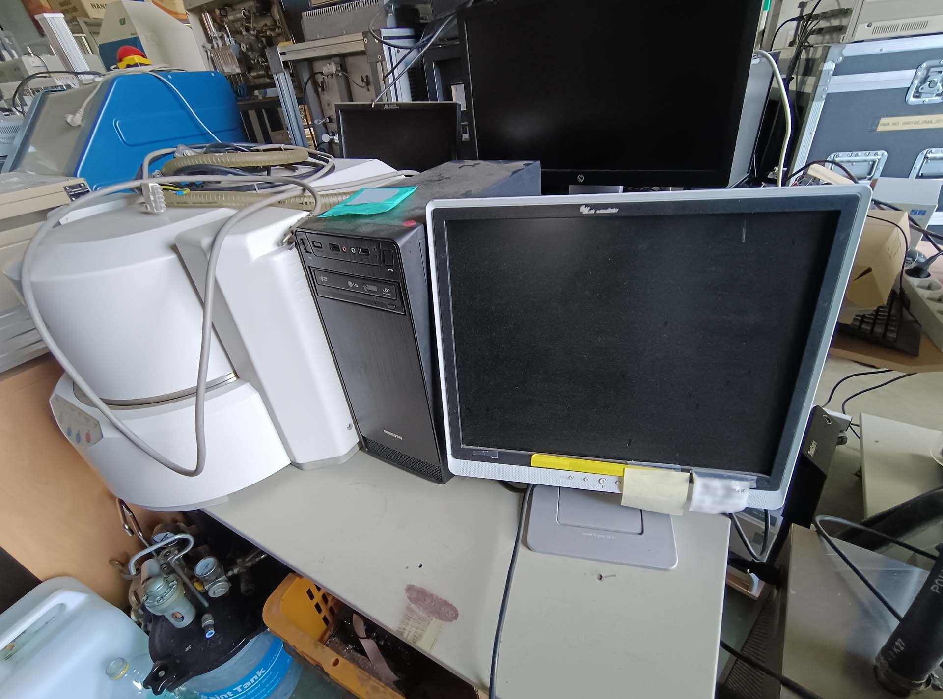 Foto Verwendet SHIMADZU EDX-700 Zum Verkauf