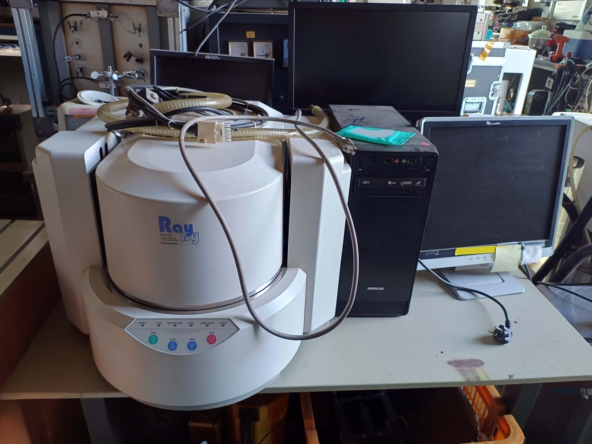 Foto Verwendet SHIMADZU EDX-700 Zum Verkauf