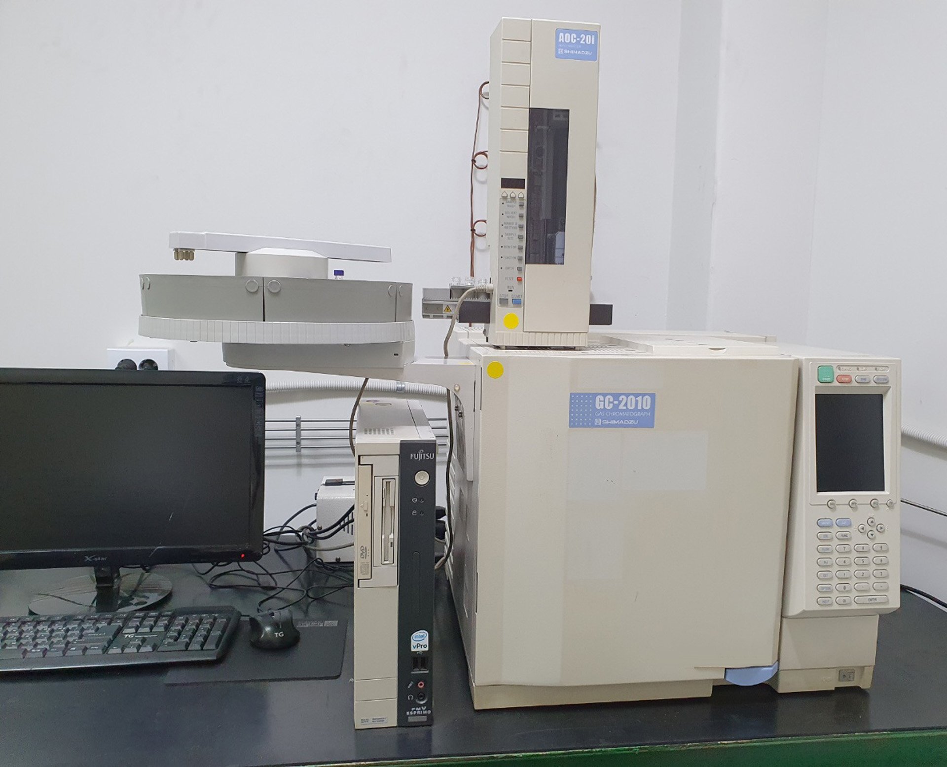 Photo Used SHIMADZU GC 2010 For Sale