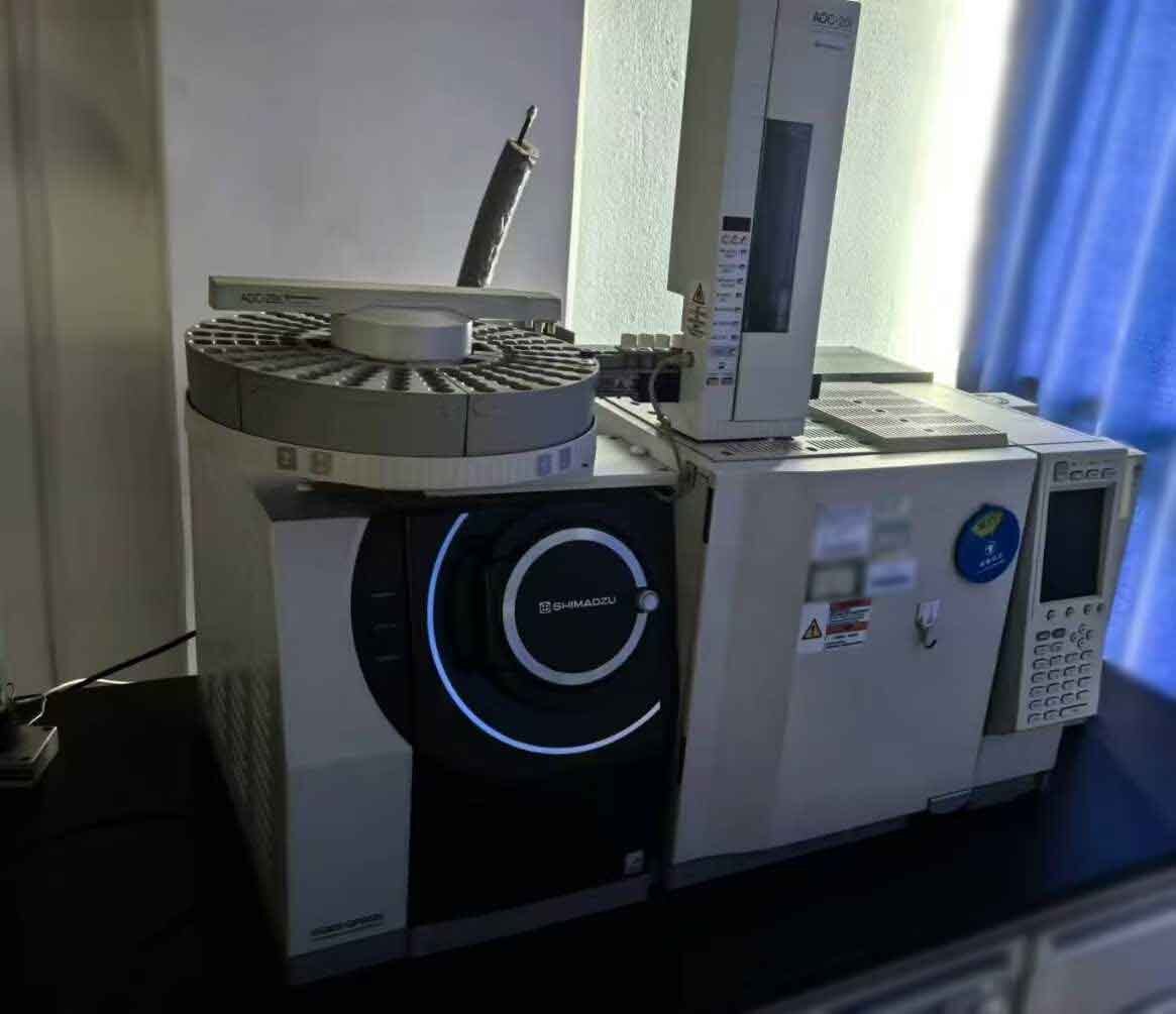 Photo Used SHIMADZU GCMS-QP2010 For Sale