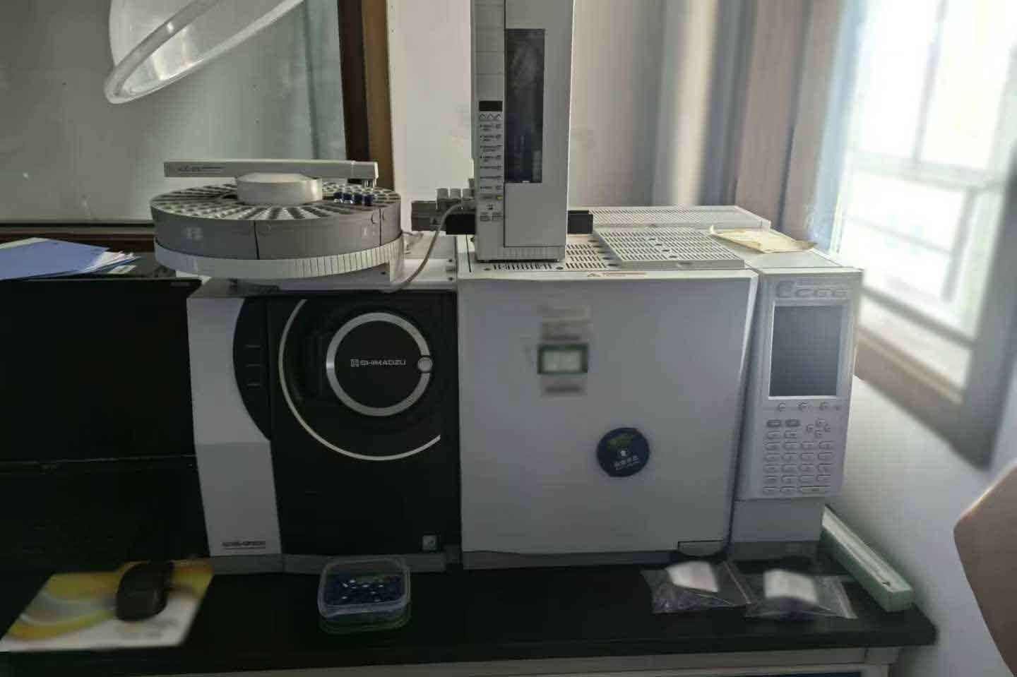 Photo Used SHIMADZU GCMS-QP2010 For Sale