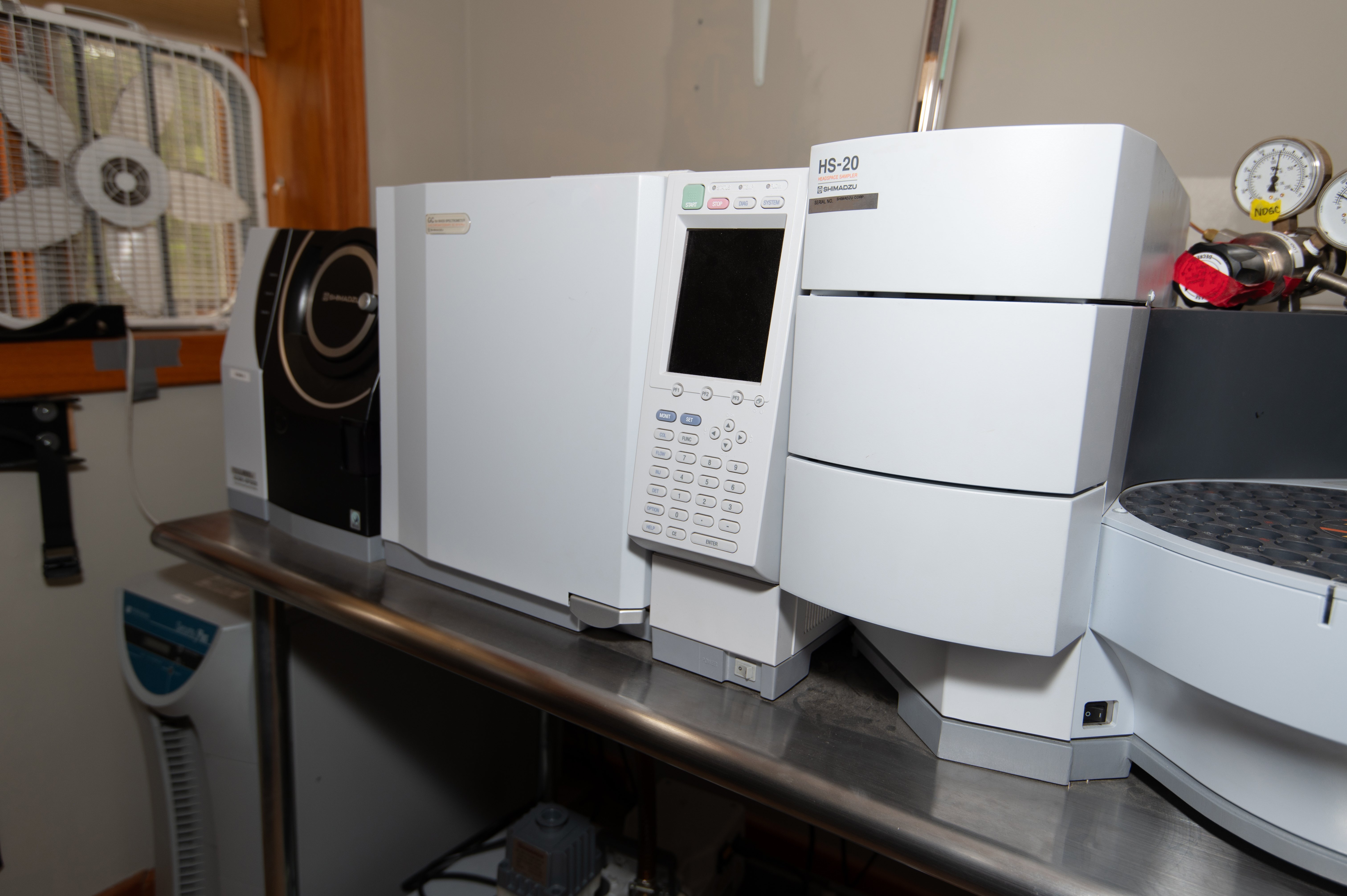 フォト（写真） 使用される SHIMADZU QP 2020 販売のために