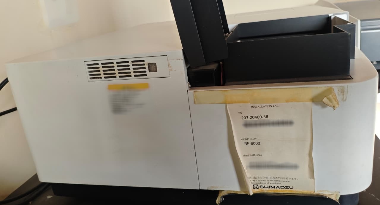 Foto Verwendet SHIMADZU RF 6000 Zum Verkauf