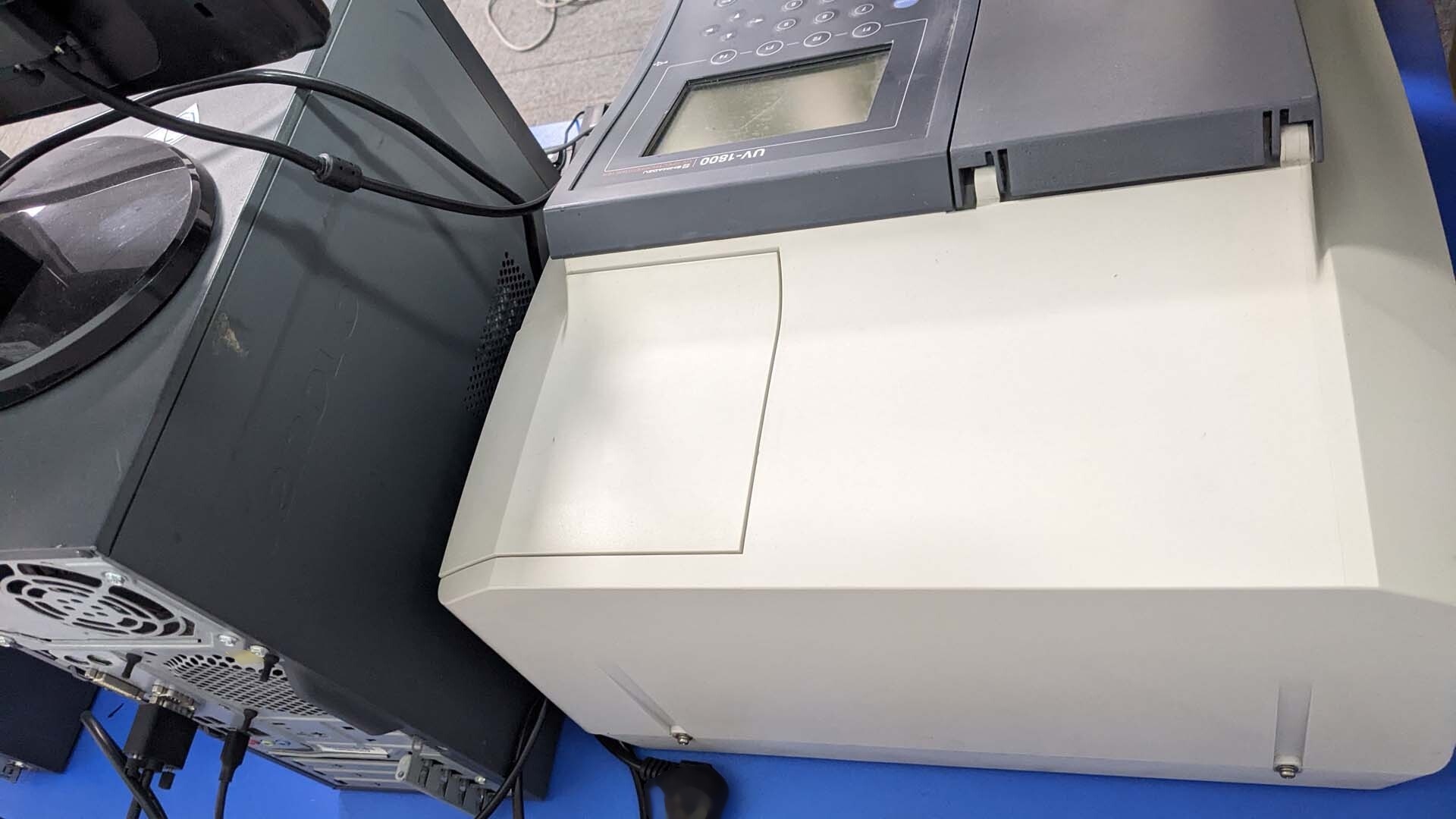 フォト（写真） 使用される SHIMADZU UV-1800 販売のために