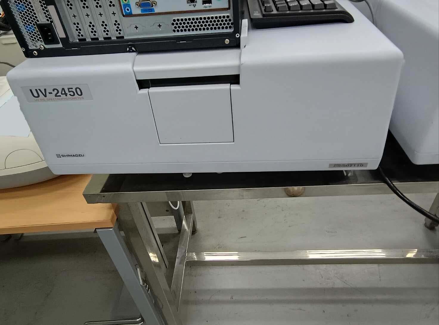 Foto Verwendet SHIMADZU UV-2450 Zum Verkauf