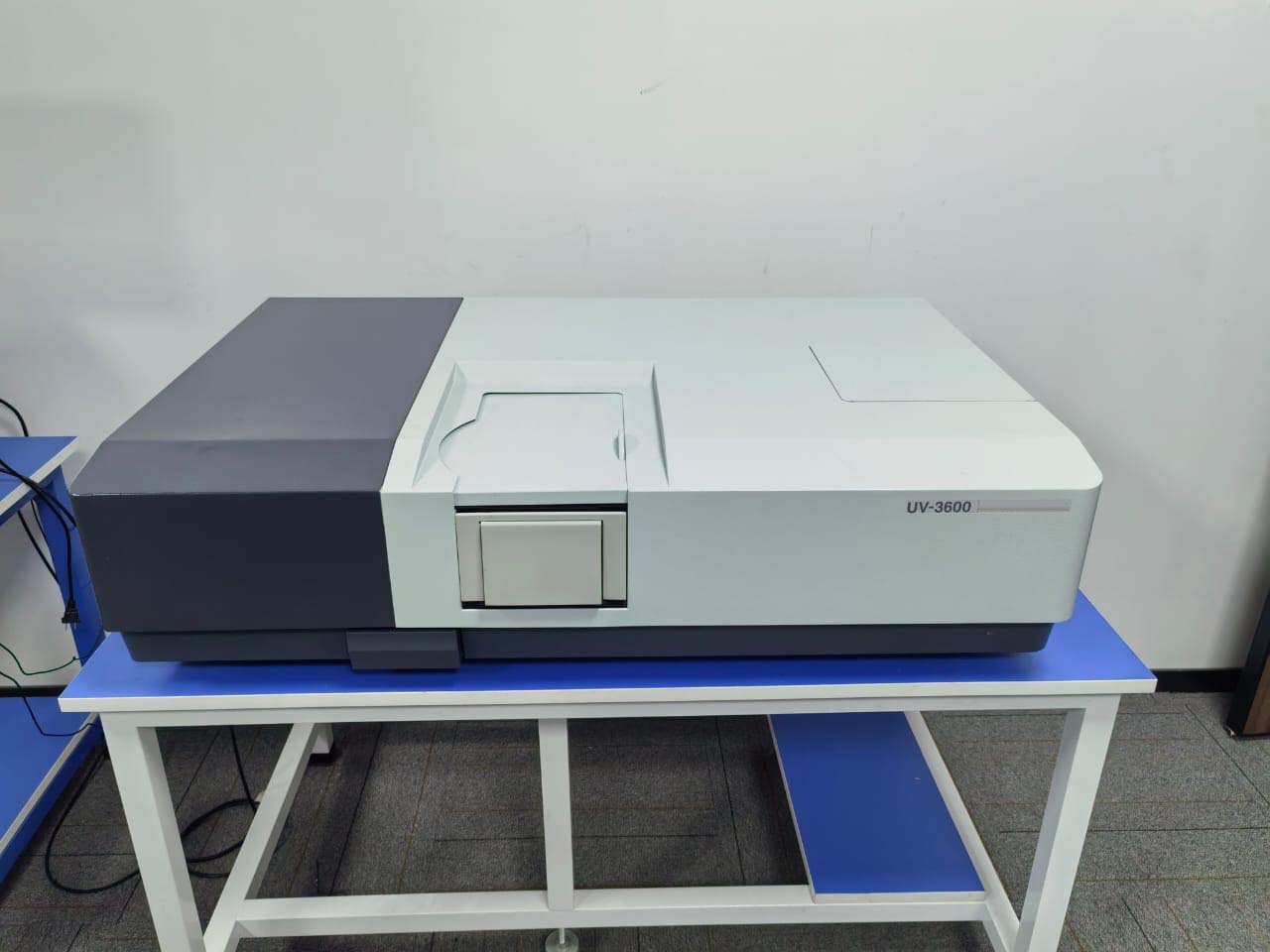 Foto Verwendet SHIMADZU UV-3600 Zum Verkauf
