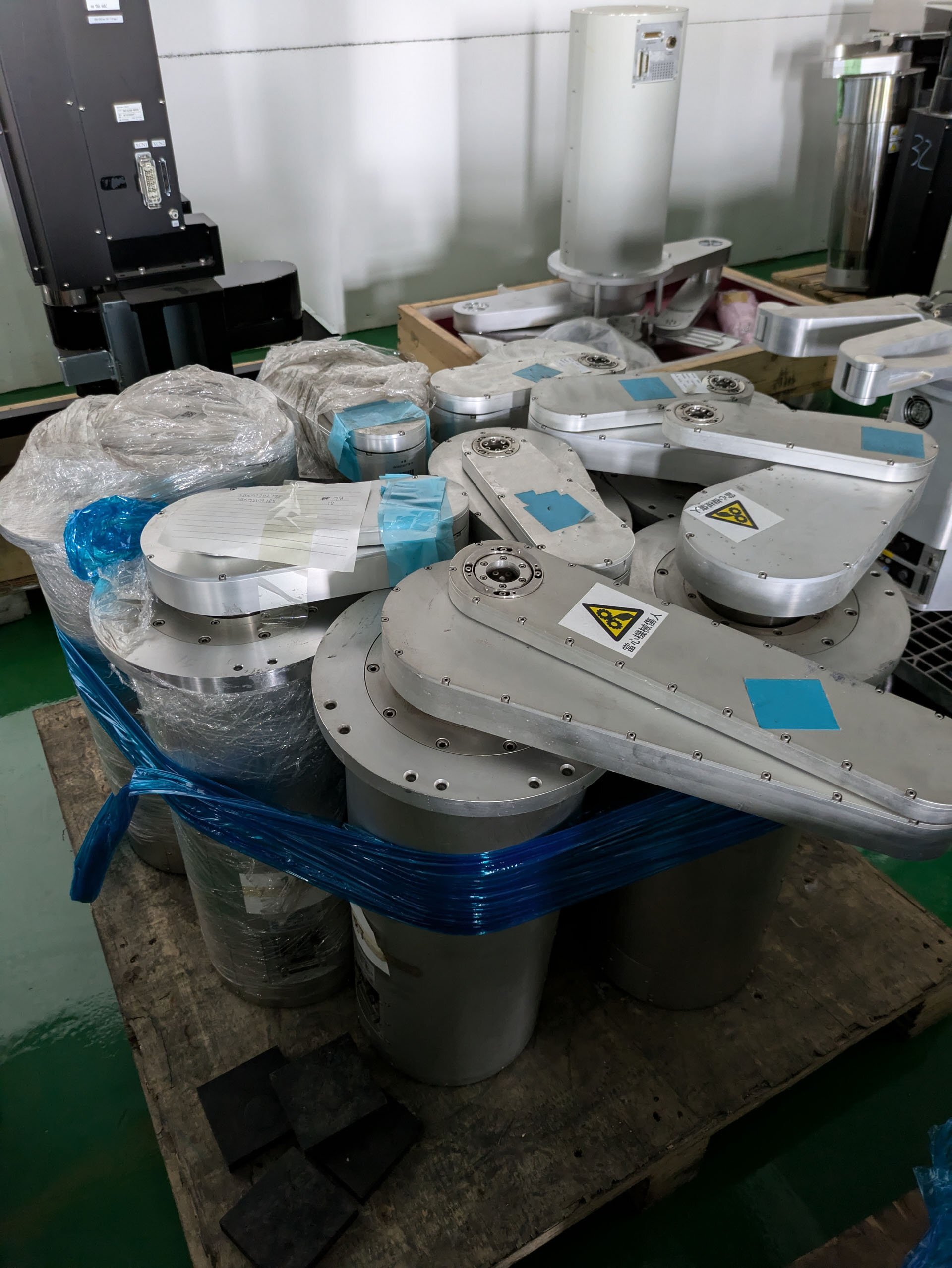 Foto Verwendet SHINKO Lot of robots Zum Verkauf