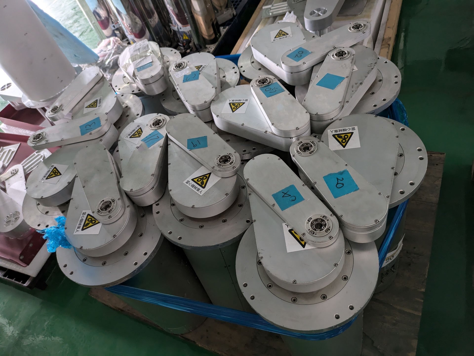 Foto Verwendet SHINKO Lot of robots Zum Verkauf
