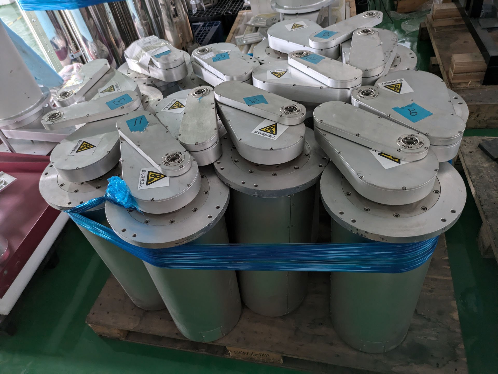 Foto Verwendet SHINKO Lot of robots Zum Verkauf