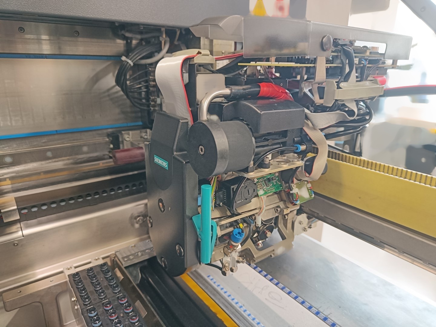 Foto Verwendet SIEMENS / ASM Siplace D4 Zum Verkauf