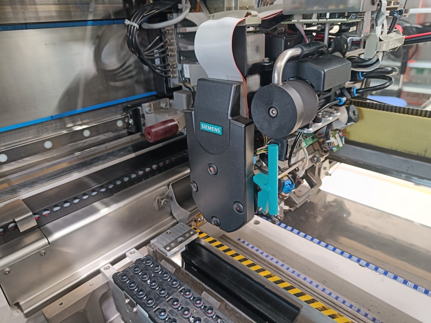 Foto Verwendet SIEMENS / ASM Siplace D4 Zum Verkauf
