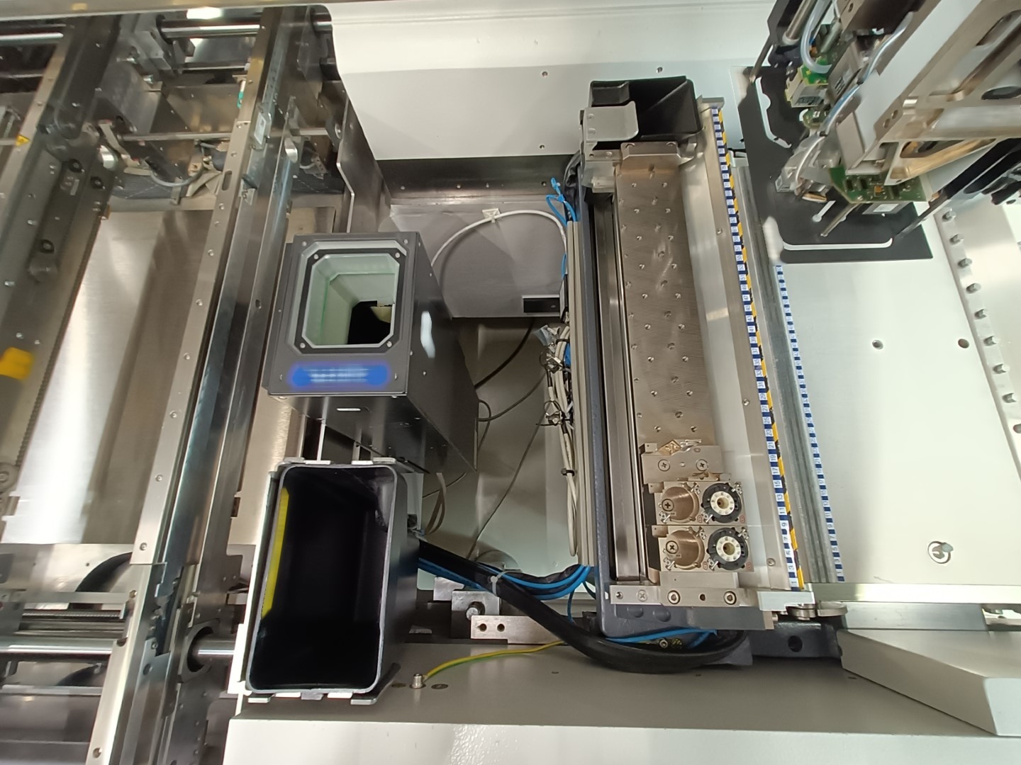 Foto Verwendet SIEMENS / ASM Siplace D4 Zum Verkauf