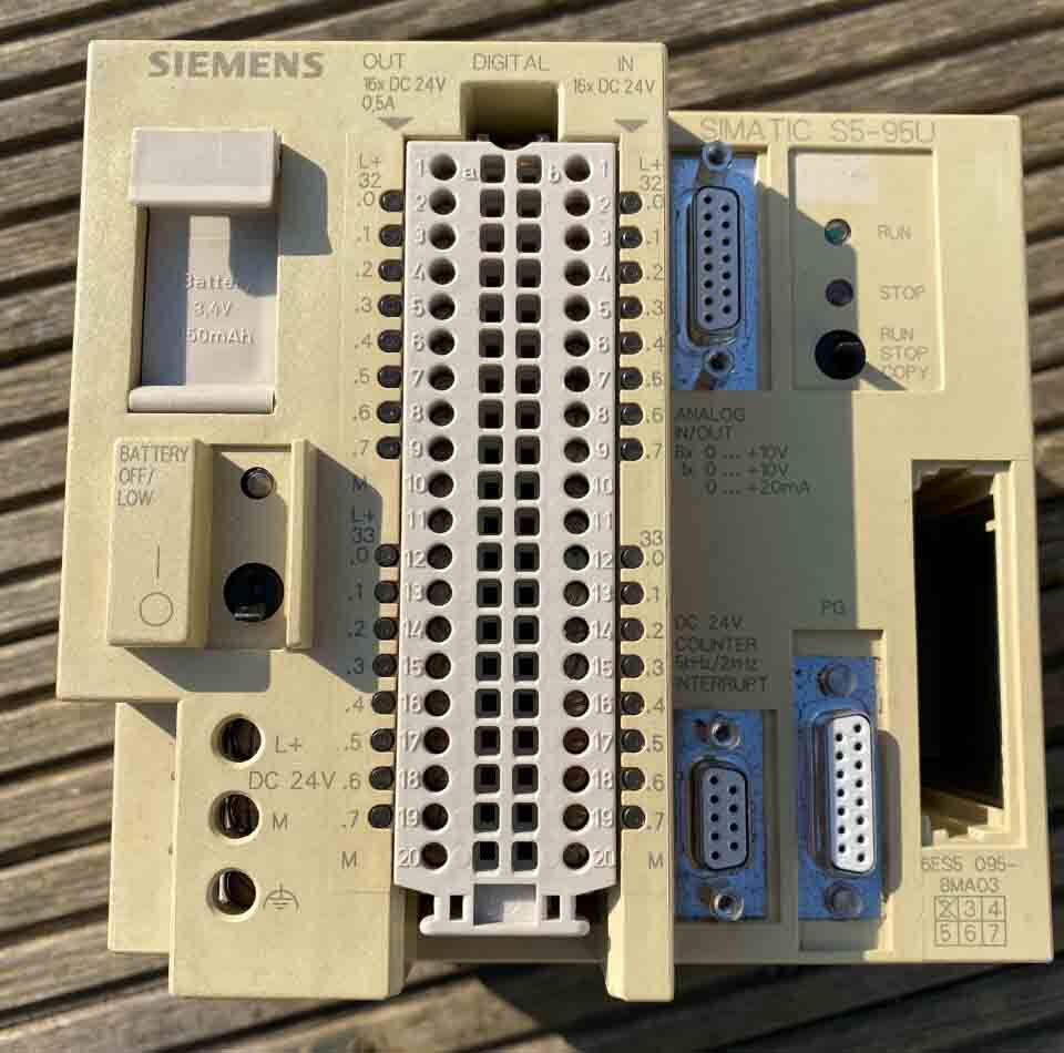 사진 사용됨 SIEMENS 6ES5 095-8MA03 판매용