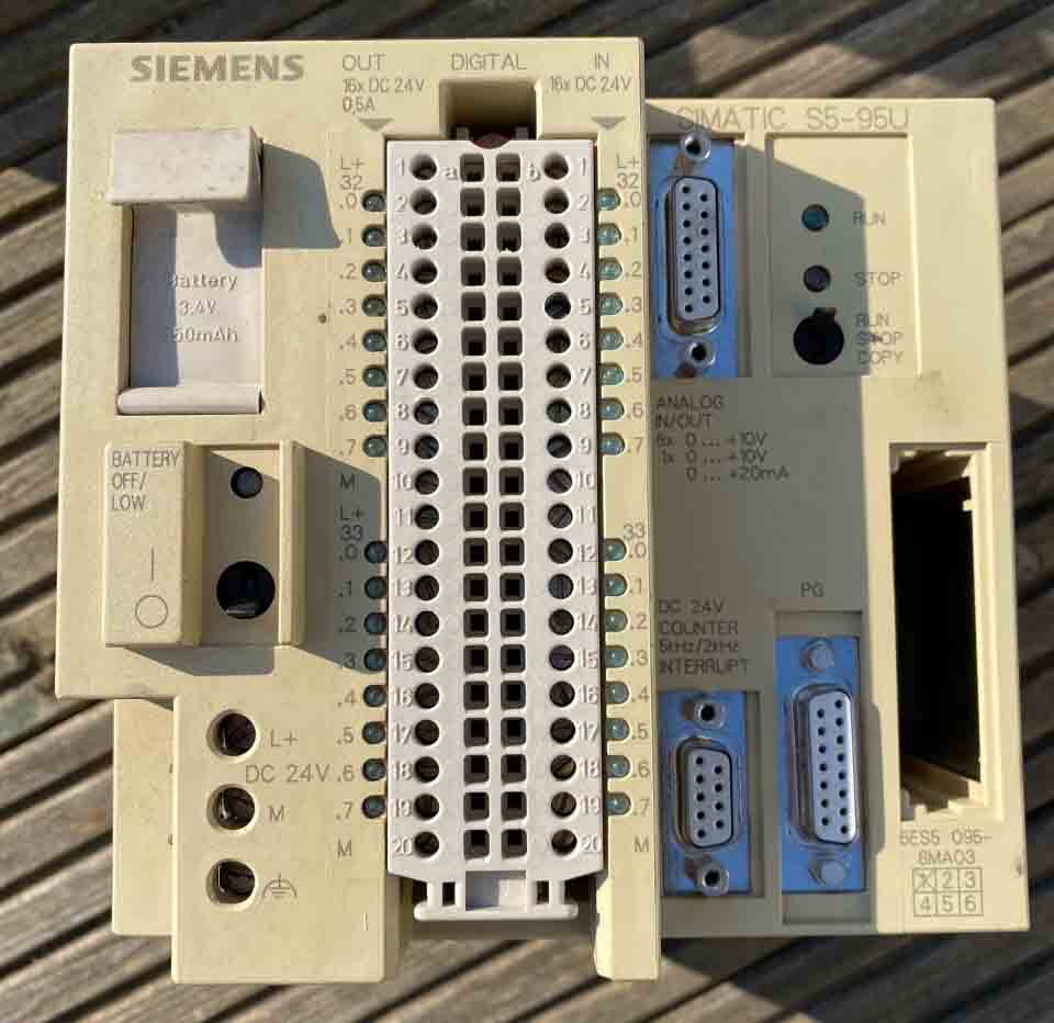 Photo Utilisé SIEMENS 6ES5 095-8MA03 À vendre