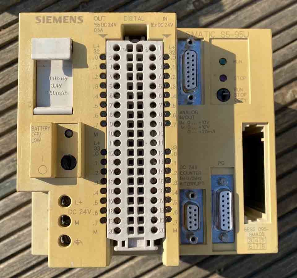 Photo Utilisé SIEMENS 6ES5 095-8MA03 À vendre