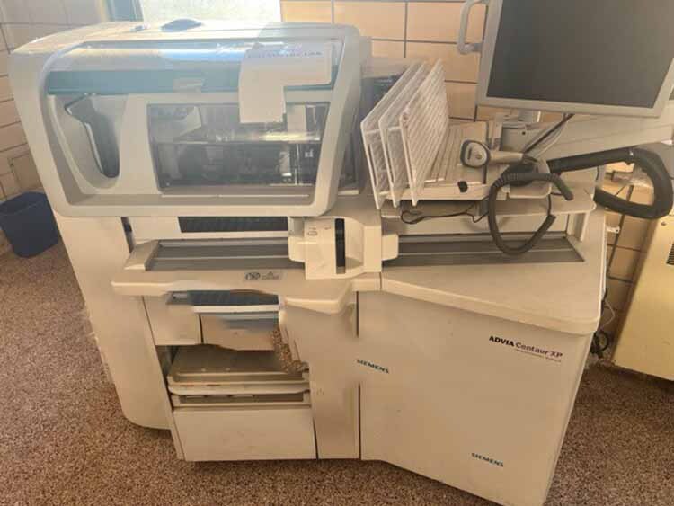 Photo Used SIEMENS Advia Centaur XP For Sale