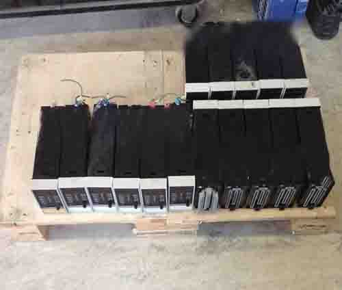 Photo Used SIEMENS Lot of digital controllers For Sale