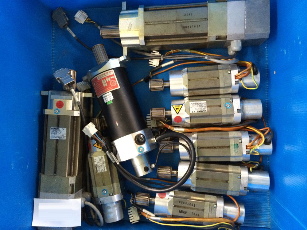 Photo Used SIEMENS Lot of spare parts for S27, HS60, HF, HF3 For Sale