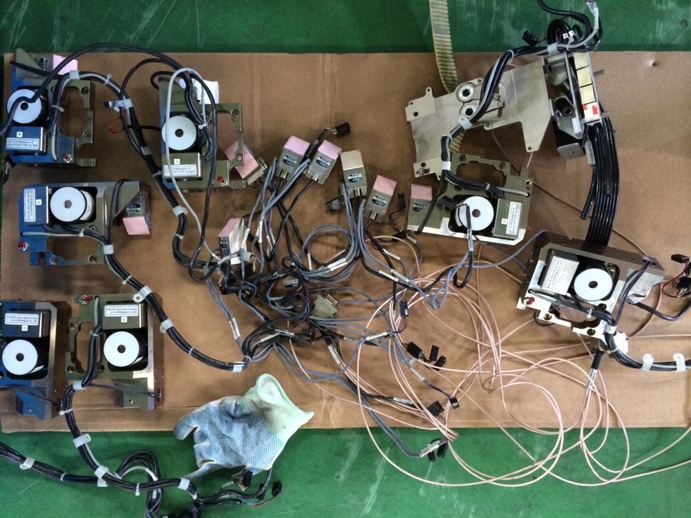 Photo Used SIEMENS Lot of spare parts for S27, HS60, HF, HF3 For Sale