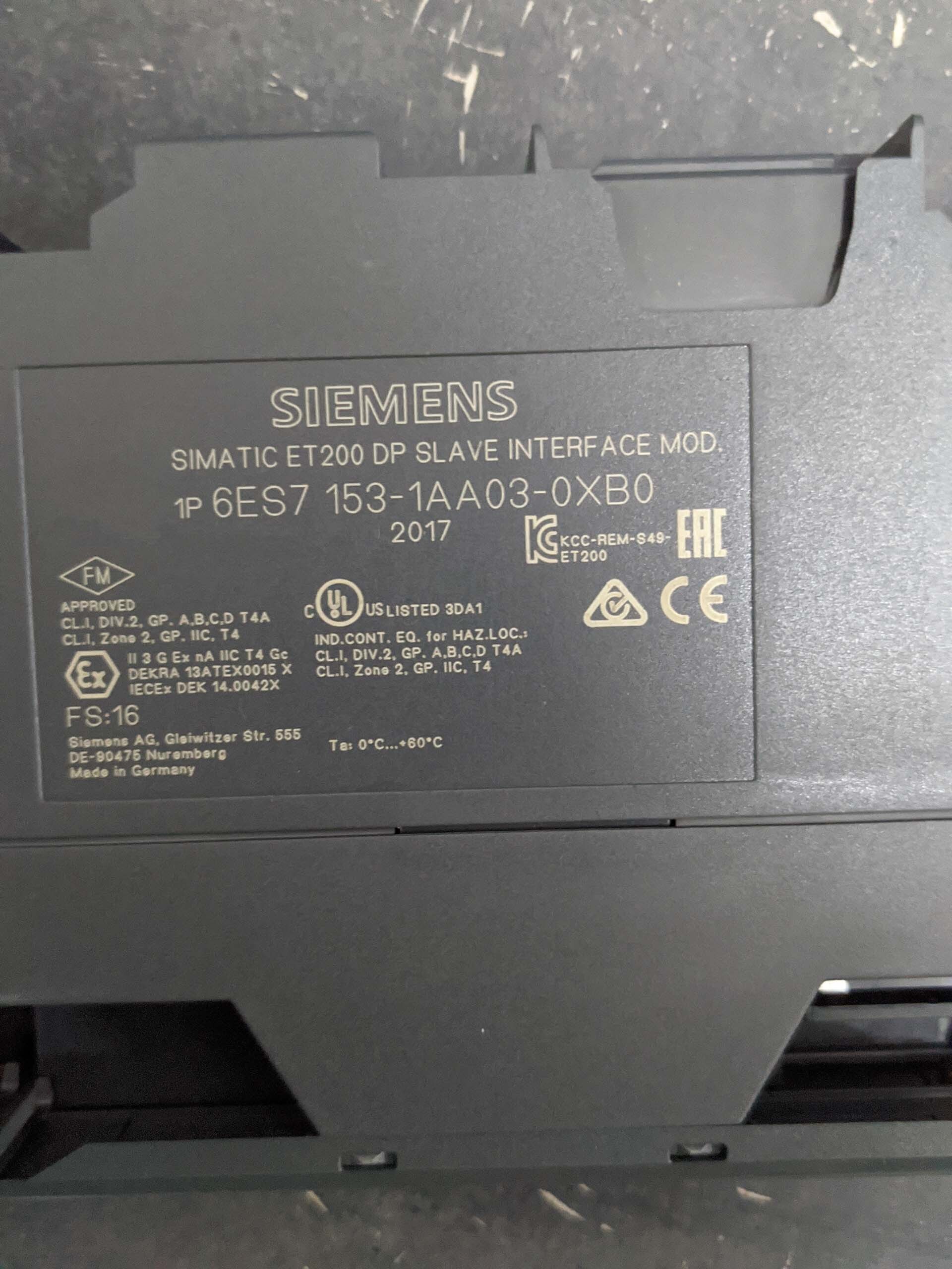 Photo Used SIEMENS SIMATIC ET200M For Sale