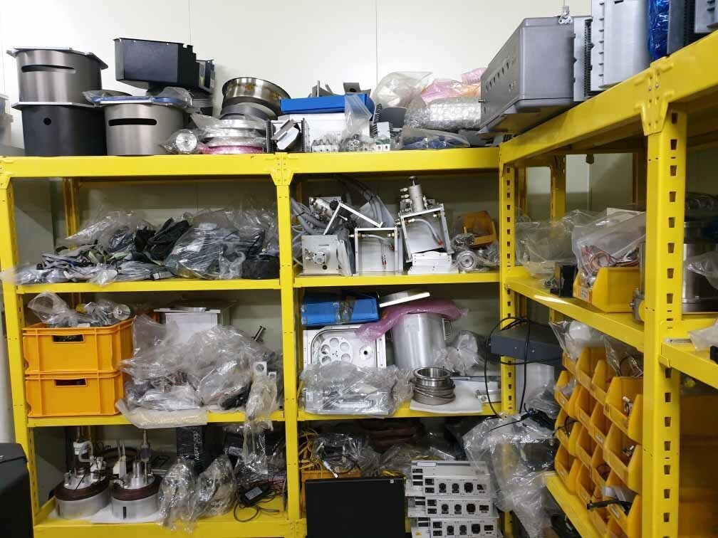 フォト（写真） 使用される VARIOUS Lot of spare parts 販売のために