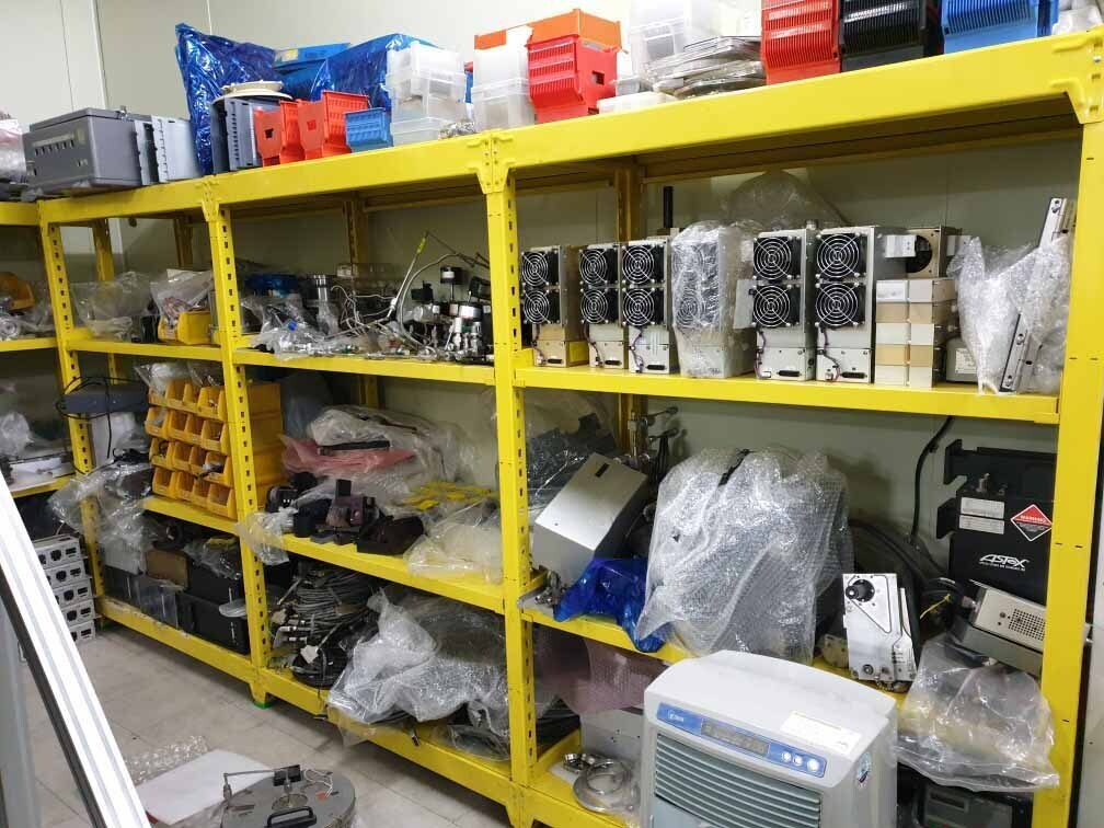 Photo Used VARIOUS Lot of spare parts For Sale