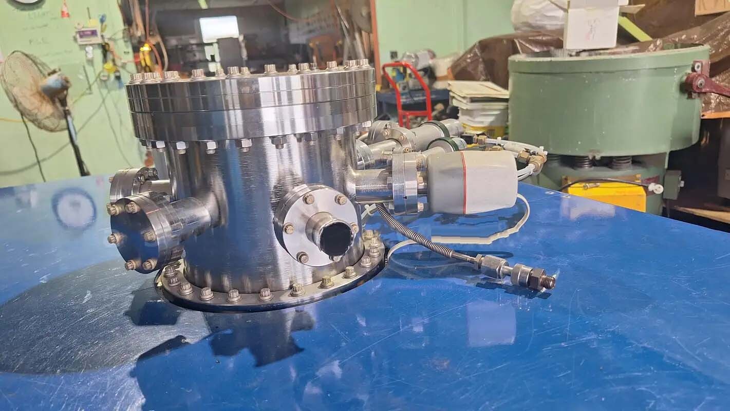 Photo Used STANFORD RESEARCH SYSTEMS / SRS RGA 100 For Sale