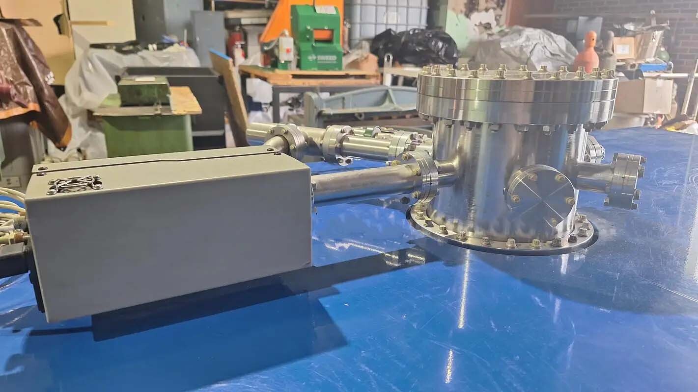 Photo Used STANFORD RESEARCH SYSTEMS / SRS RGA 100 For Sale