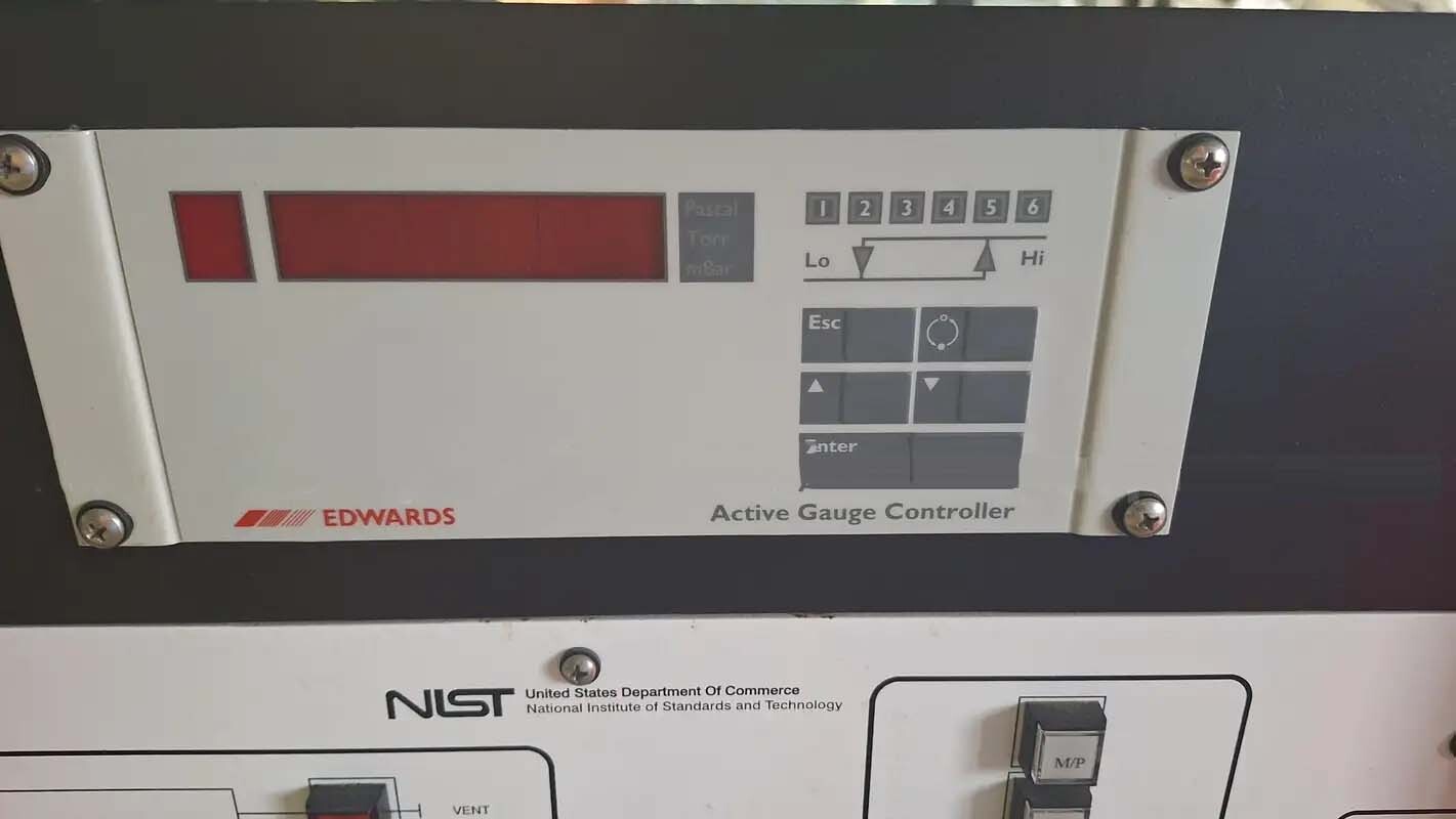 Photo Used STANFORD RESEARCH SYSTEMS / SRS RGA 100 For Sale
