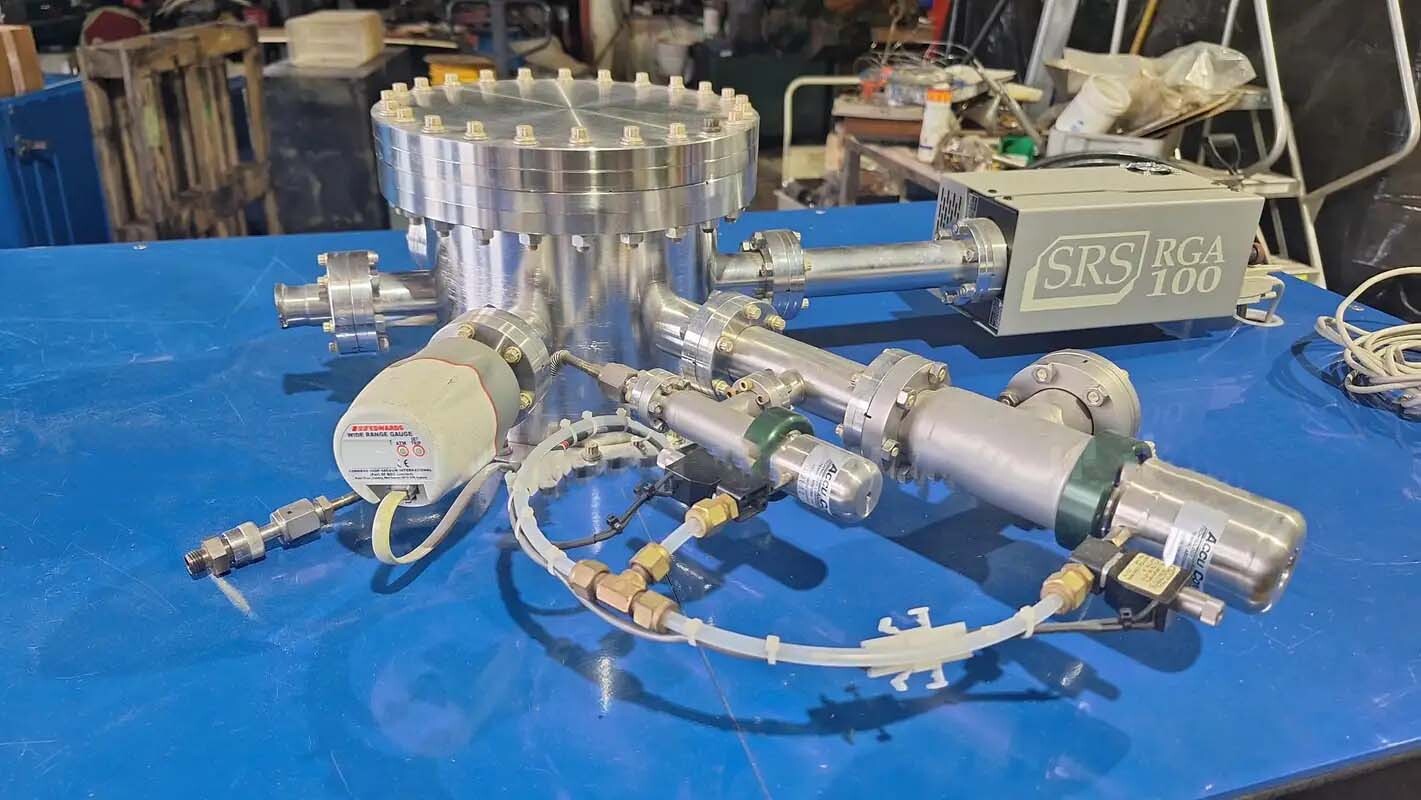 Photo Used STANFORD RESEARCH SYSTEMS / SRS RGA 100 For Sale